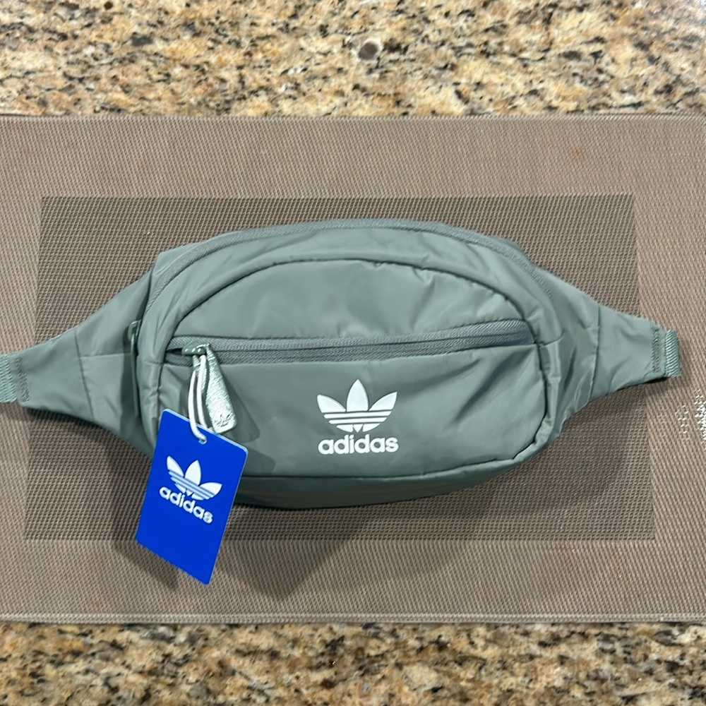 💥 NWT 💥 Adidas waist/sling pack